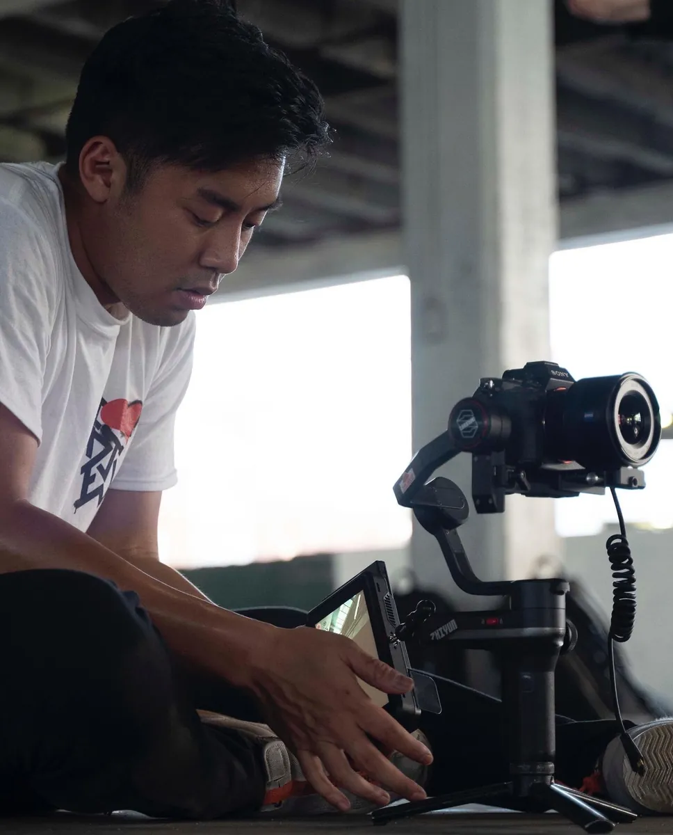 Jet Kamchamnan of JETPVCK MEDIA setting up a Sony camera on a gimbal on set